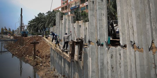 Musim Hujan, Pembangunan Turap Kali Sunter Terus Dikebut