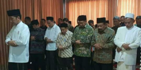 Kunjungi Jombang, Jokowi Jadi Imam Salat di Ponpes Darul Ulum