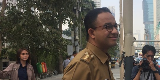 Anies Siapkan Pergub Larangan Penggunaan Kantong Plastik di 2019