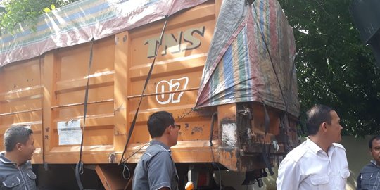 Polda Banten Temukan Truk Fuso Angkut 25 Ton Gula Rafinasi Selundupan