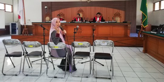 Inneke Lihat Suaminya Seperti Jatuh Cinta dengan Eks Kalapas Sukamiskin