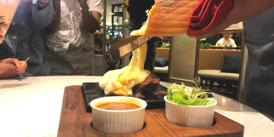 Memperkenalkan Steak Premium dengan Keju Leleh di Mall of Indonesia