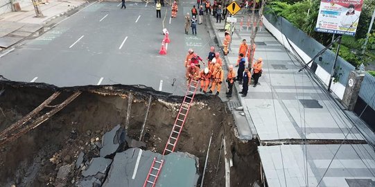 BMKG Pastikan Jalan Gubeng Ambles Bukan karena Gempa dan Likuifaksi