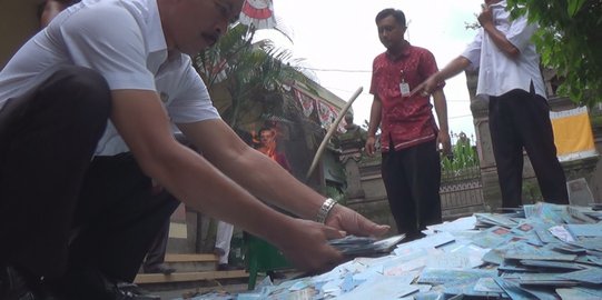 Disdukcapil Jembrana Bakar 7.570 e-KTP Rusak Antisipasi Kecurangan Pemilu 2019
