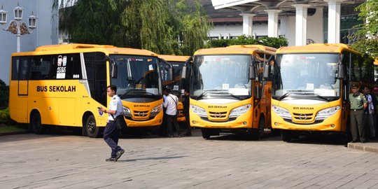 Urai Kemacetan di Jabar, Kang Emil Hibahkan 50 BRT dan 17 Bus Sekolah