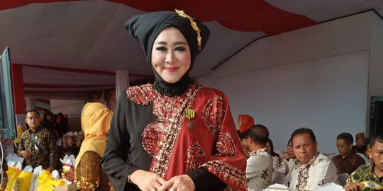 Ketua TP PKK Pessel Lisda Hendrajoni Dapat Penghargaan Satya Lencana Kebaktian Sosial