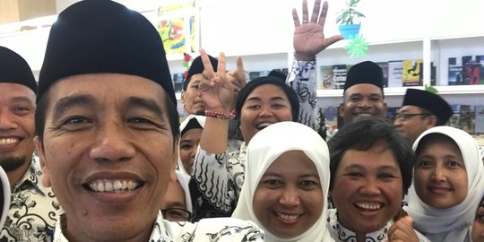 Terbitkan PP Nomor 49 Tahun 2018, Jokowi Dinilai Berpihak Guru Honorer