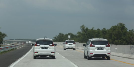 Mitsubishi Xpander 'Nikmati' Tujuh Ruas Baru Tol Trans Jawa