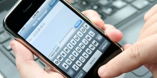 pelaku lewat aplikasi pesan instan rev1