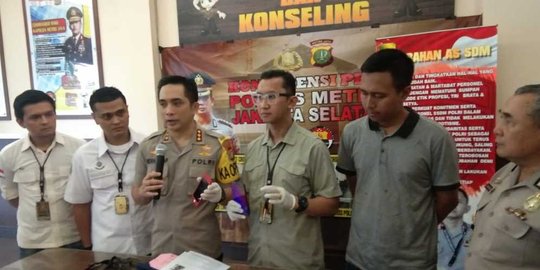 kabur ponsel serta uang tunai rev1