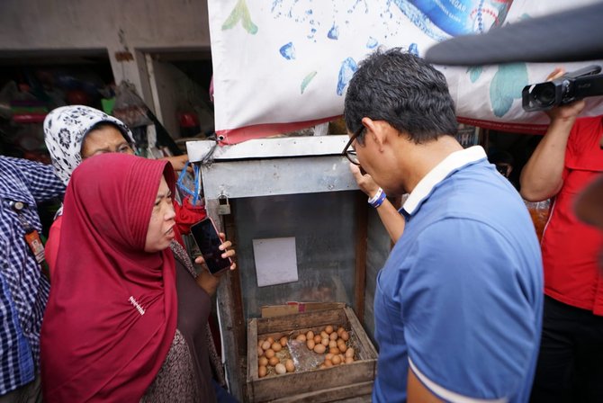 sandiaga di pasar singgolangit