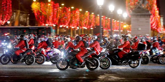 Sambut Natal, Geng Motor Berkostum Santa Claus Keliling Paris