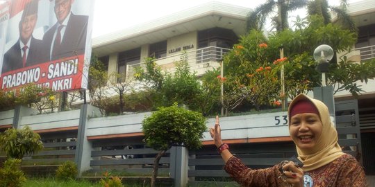 Spanduk Dirusak Satpol PP, Endang Pasang Baliho Prabowo-Sandi di Depan Rumah