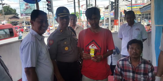 Sopir Angkot di Serang Dites Urine Cegah Kecelakaan Mudik Natal dan Tahun Baru