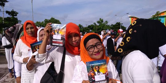 Antusias Warga Makassar Sambut Jokowi Rela Antre Sejak Pagi