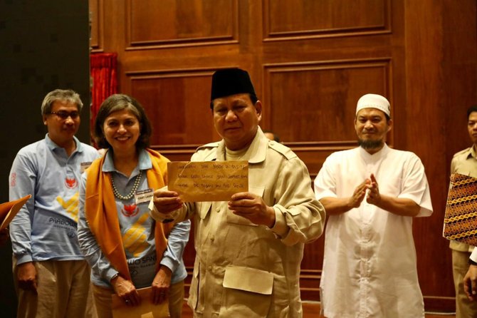 prabowo terima dana sumbangan dari alumni lintas sma se jakarta