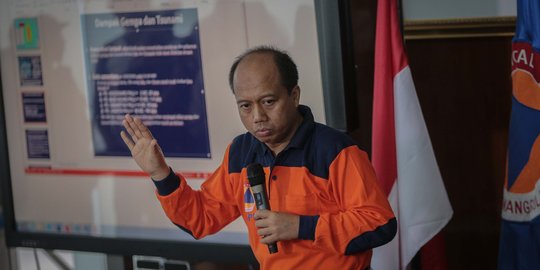 BNPB Sebut Gelombang Pasang di Pantai Anyer Banten Disebabkan Bulan Purnama