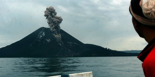 BMKG Sebut Tsunami di Banten dan Lampung Akibat Aktivitas Gunung Anak Krakatau