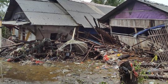 Diterjang Tsunami, Jalur Anyer-Carita Terputus