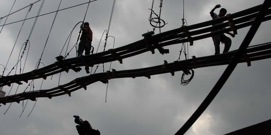 PLN Upayakan Jaringan Listrik di Banten Pulih Hari Ini