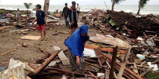 Ratusan Rumah, Perahu dan Puluhan Kendaraan Rusak Akibat Tsunami