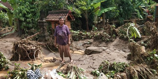 Ni Ketut Joni Hanya Bisa Menangis Harta Bendanya Hanyut Terbawa Banjir Bandang