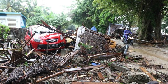 Tsunami di Lampung Rusak 72 Perahu & 4 Villa