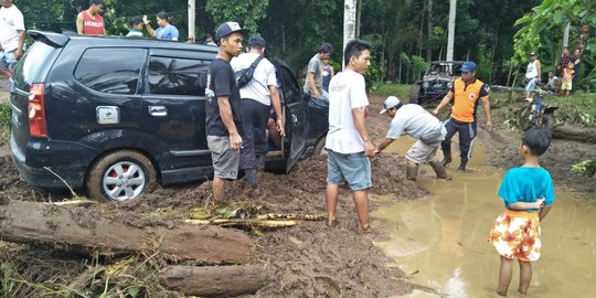 Banjir Bandang Putuskan 2 Jembatan Gantung di Jembrana