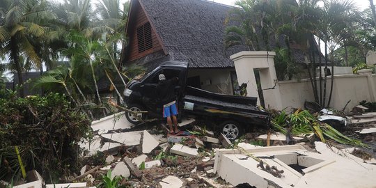 Presiden Jokowi Tinjau Dampak Tsunami Anyer
