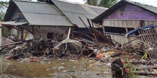 Kisah Para Artis saat Tsunami Banten Menyapu Daratan