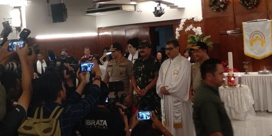 Pantau Gereja Bareng Panglima TNI, Kapolri Pastikan Malam Natal Aman