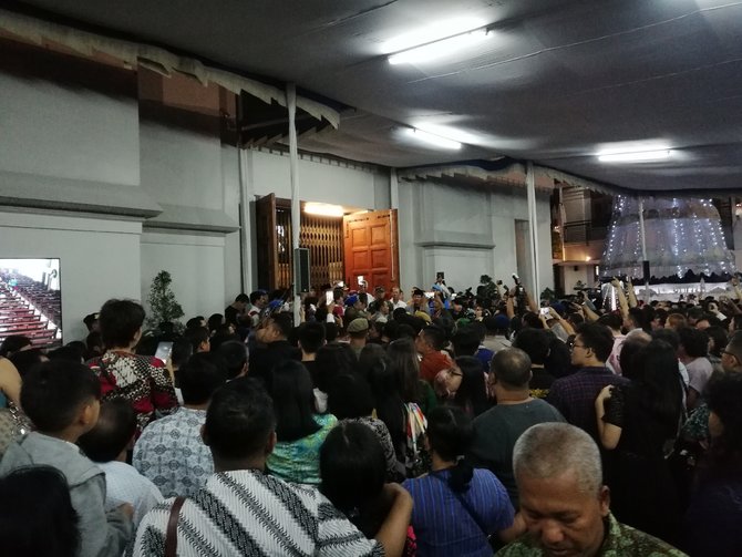 ridwan kamil kunjungi gereja di malam natal