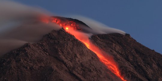 Gunung Merapi Alami Aktivitas Kegempaan, Guguran Lava Pijar Meluncur Hingga 300 M