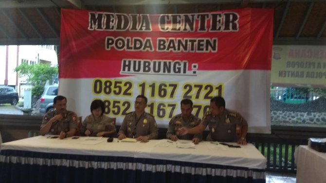 polisi konpers tsunami banten