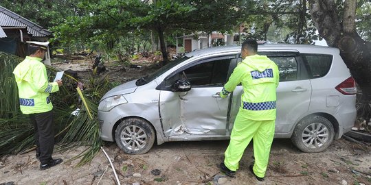 Polres Pandeglang Identifikasi Kendaraan Korban Tsunami Banten