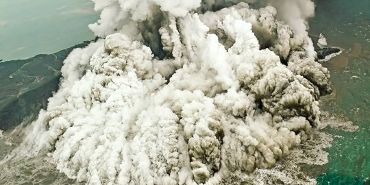 Aktivitas Anak Krakatau Masih Tinggi, Erupsi dan Lontaran Pijar Terus Terjadi