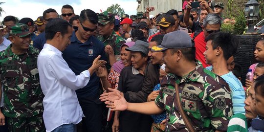 Jokowi Suntikan Semangat Buat Korban Tsunami di Banten