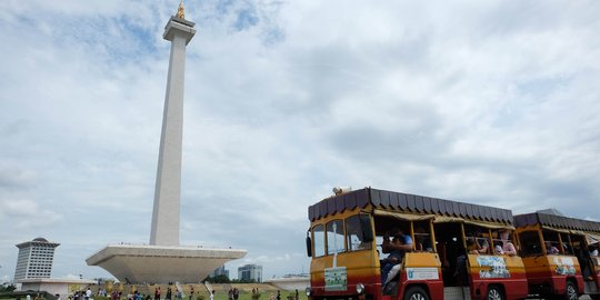 Libur Natal, Monas Dipadati Pengunjung