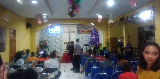Meski Diterjang Tsunami, Umat Nasrani Tetap Rayakan Misa Natal