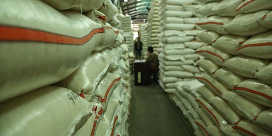 Jelang Libur Tahun Baru, Bulog Jabar Pastikan Stok Beras Aman