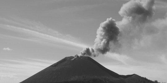 PVBMG Duga Dentuman Keras Berasal dari Anak Gunung Krakatau