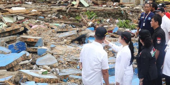 Menko Puan Salurkan Bantuan untuk Korban Tsunami di Lampung