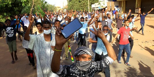 Ribuan Warga Sudan Demo Tuntut Presiden Bashir yang Berkuasa 29 Tahun Mundur