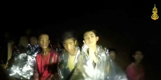 tim sepak bola remaja thailand terperangkap dalam gua rev1