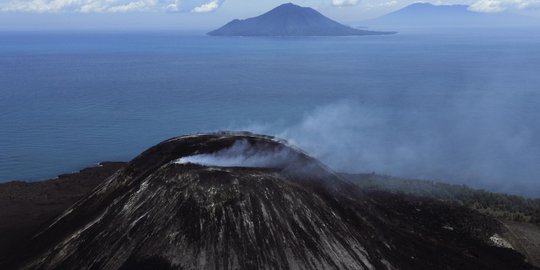 Selain Gunung Krakatau, 5 Gunung Ini Juga Aktif dan Bahaya