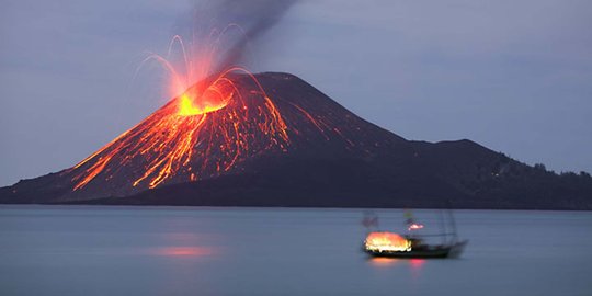 Status Gunung Anak Krakatau Naik Level Jadi Siaga