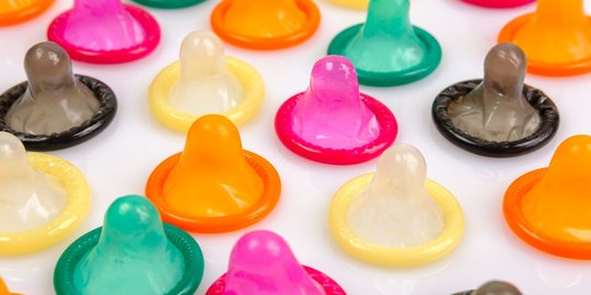 Jelang Pergantian Tahun, Penjualan Kondom Laris Manis