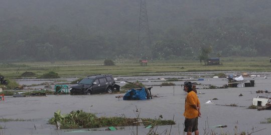 digulung tsunami rev1