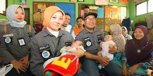 Sambangi Lokasi Tsunami Selat Sunda, Ridwan Kamil Salurkan Bantuan Rp 3 Miliar