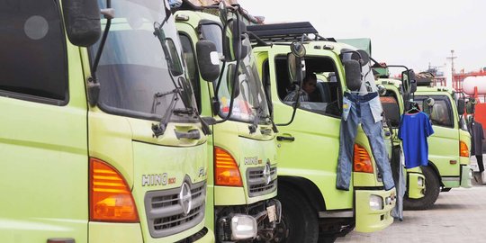  Pintu  Kapal Patah Truk di Pelabuhan Bakauheni Tercebur ke 